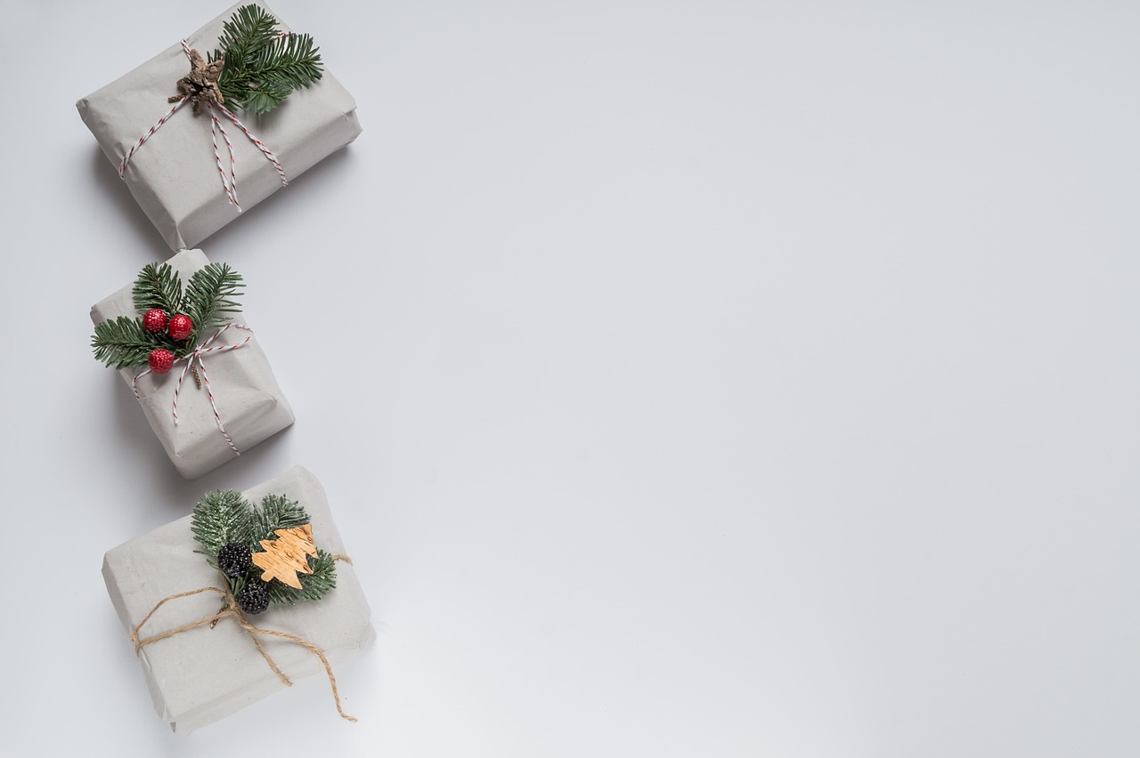 結婚式で両親に贈る人気のプレゼントは？