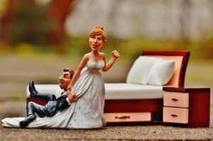 結婚式の二次会にはいつ招待状を送るべきですか？