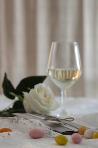 結婚式の二次会に招待する際の範囲はどこまでが適切？