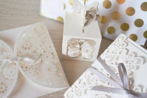結婚式の招待状はいつ送るのがベスト？
