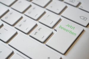 式場探しに役立つおすすめサイトは？