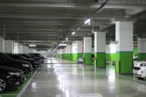 結婚式場で駐車場完備の条件とは？