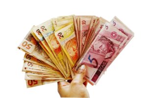 受付でお金を支払う際に注意すべきことは何？